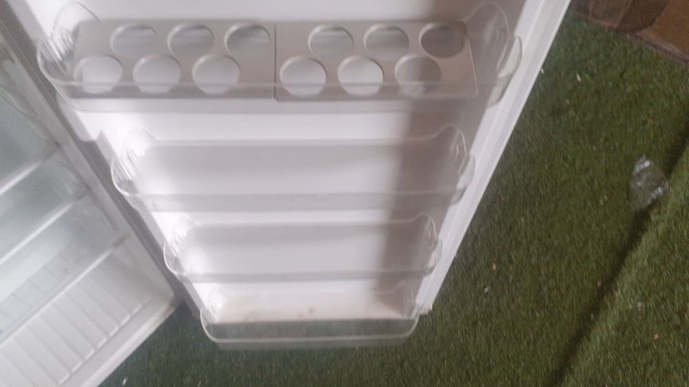 Frigorífico a trabalhar bem