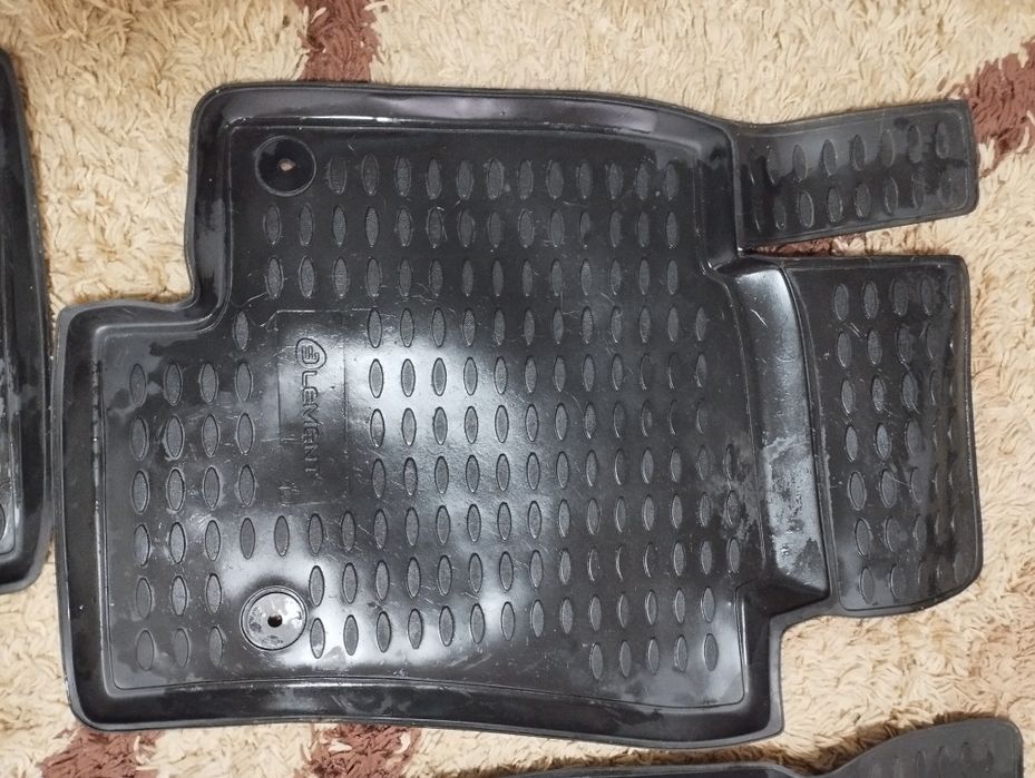 Коврики для автомобіля.