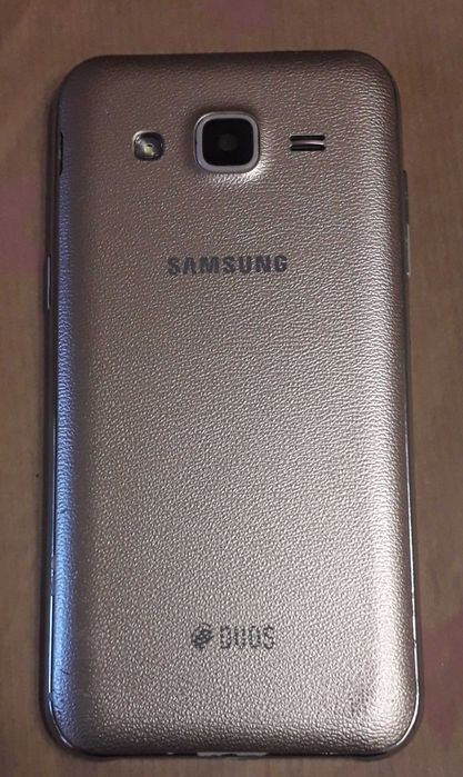 Samsung  SM-J200