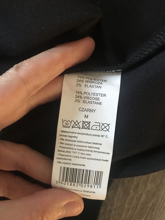 Mała czarna nowa z metkami M