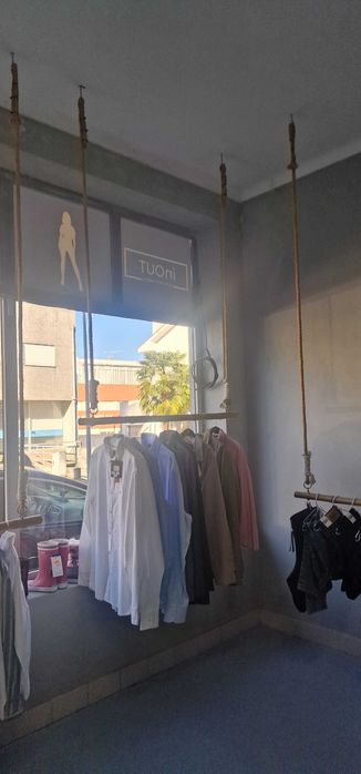 Expositor de roupa em bamboo