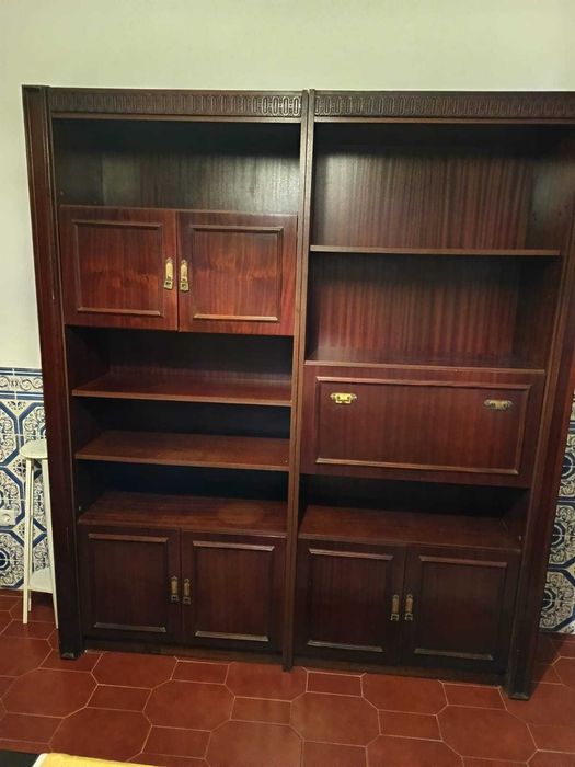 Dois móveis estante de sala