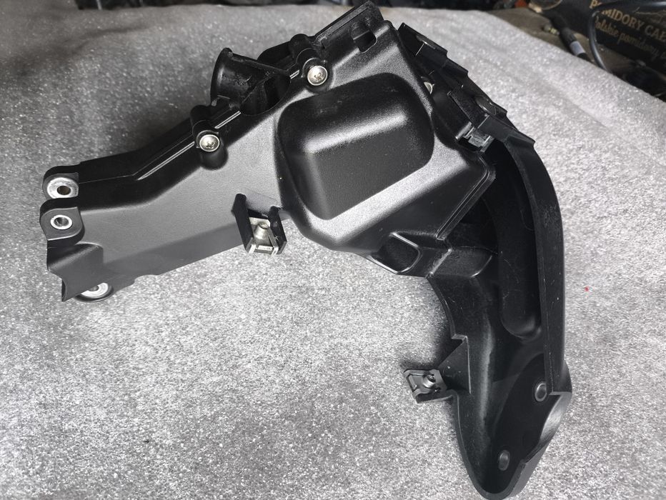 Aprilia rs 125 stelaż czaszy zegarów licznika