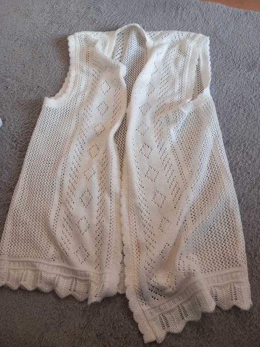 Bialy sweter bezrękawnik - roz. M/L