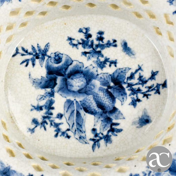 Cesta / Taça / Fruteiro vazada em porcelana da China