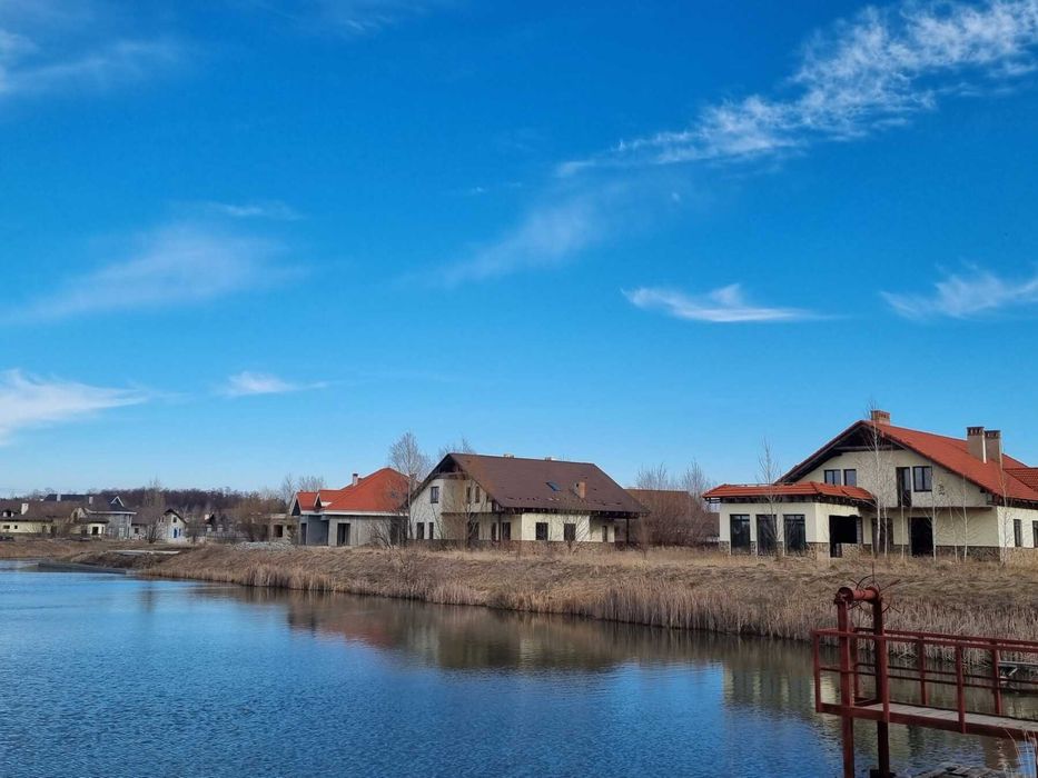 Продам 2 єт.дом 415 кв.м. в с.Севериновка, КГ Севериновка