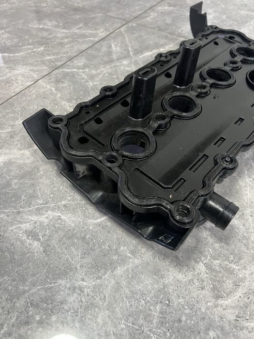 06F103469D VAG Крышка клапанная Volkswagen Jetta 2.0FSi
