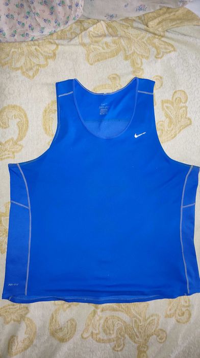 Легкоатлетическая майка Nike Dry-Fit