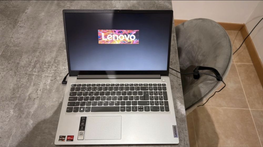 Portatil Lenovo com muito poufo uso