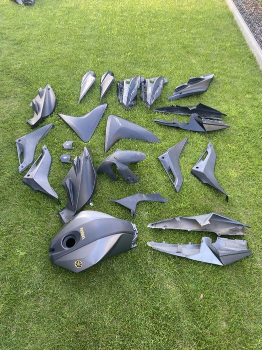 Czesci owiewki plastiki yamaha yzf r125 tlumik szybka bak