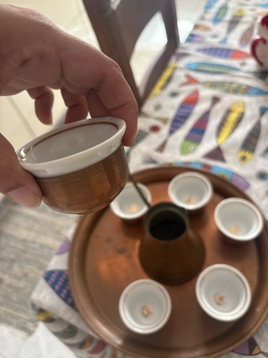Conjunto cafeteira+6 chávenas+Tabuleiro