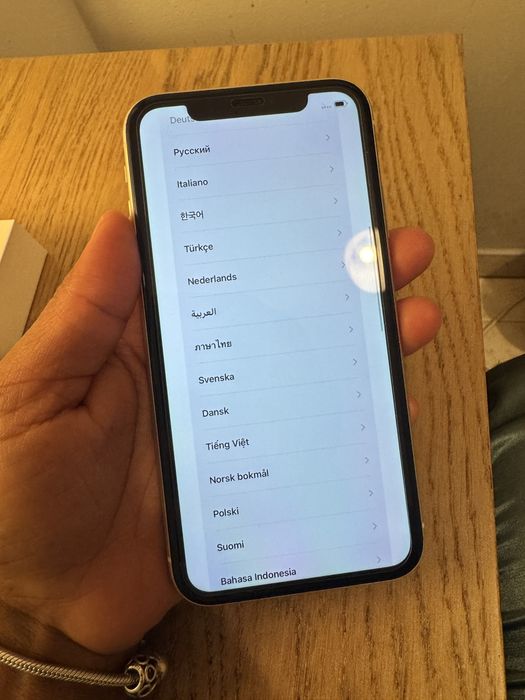 Iphone 11 branco e limpo