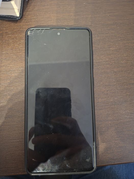 Samsung a 71 z casem czarnym
