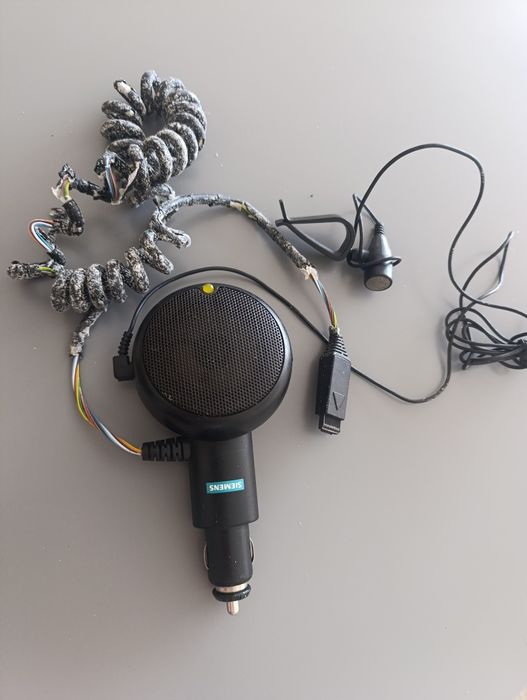 Microfone com carregador veicular da Siemens