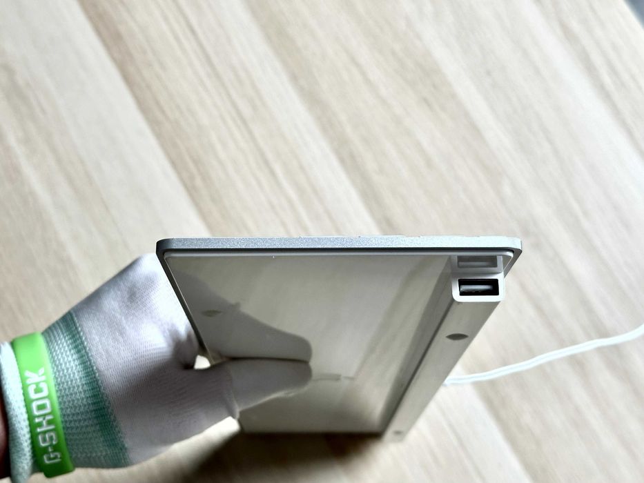 Apple Magic Keyboard A1243 USB – QWERTY – W pełni sprawna