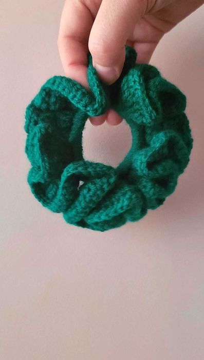 Scrunchie szydełkowa gumka do włosów