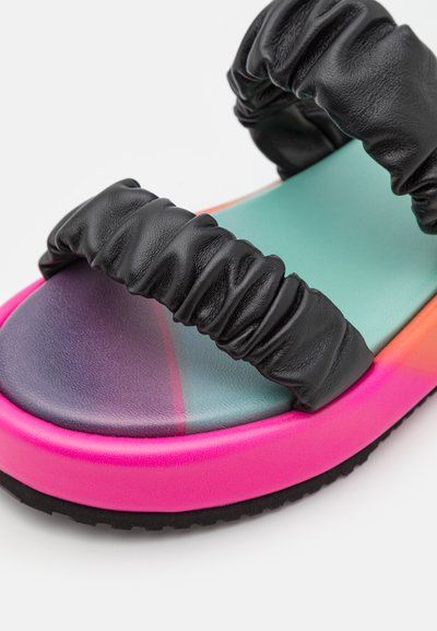 Klapki skórzane na platformie Paul Smith 38