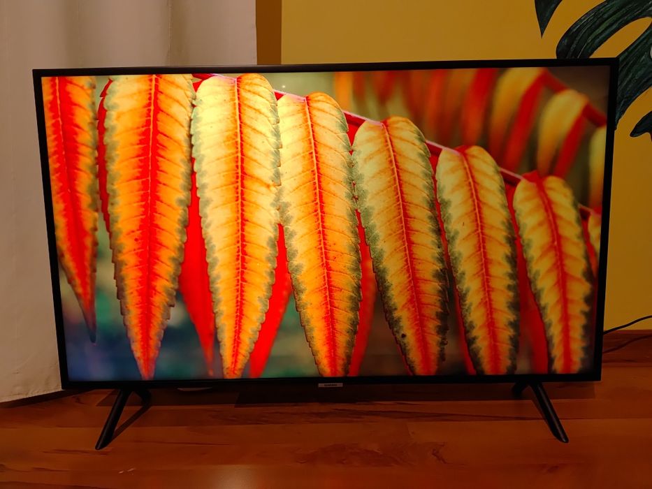 Tv 43" Samsung 4K Tizen Hdr Smart WiFi Dvb-T2  telewizor LED