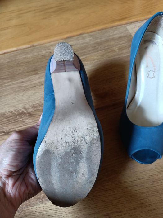 Sprzedam skórzane chabrowe buty na słupku