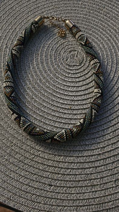 Намисто, буси, біжутерія