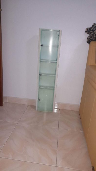 Movel de casa be banho em bom estado em plastico e Acrílico