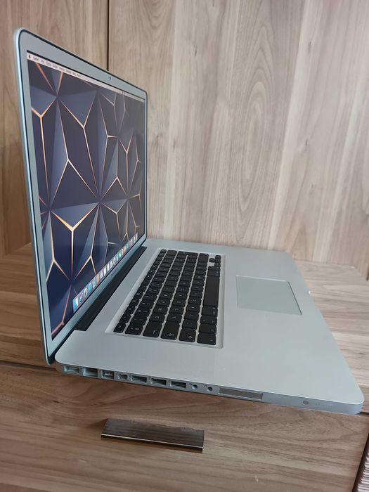  Apple MacBook Pro 17" A1297 i7 Mac OS HDD 320GB