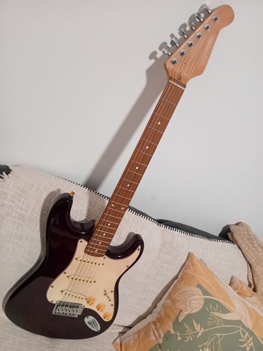 Guitarra strato Academy