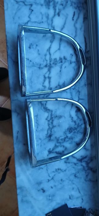 Estribos novos (nunca usados)