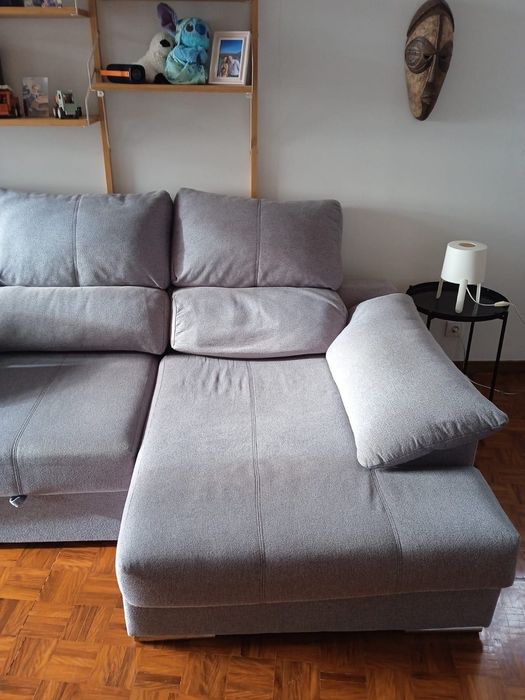 Sofá cinzento grande