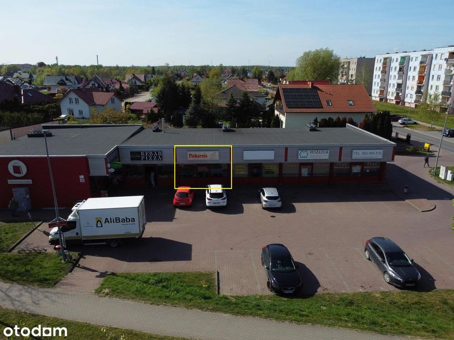 Parterowy lokal w pasażu z Żabką, Punktem przedszkolnym oraz kebabem
