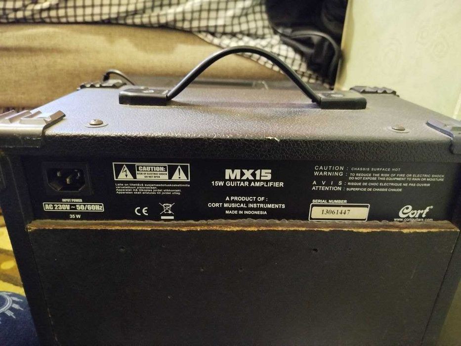 Електро-гітара з комбо підсилювачем