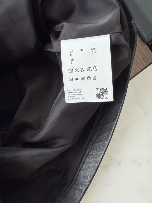 Продам кожанную юбку Hugo Boss