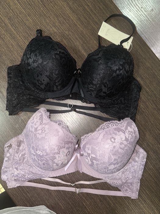 Бюстгальтер, жіноча білизна В