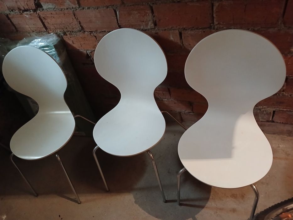 Zestaw trzech krzeseł