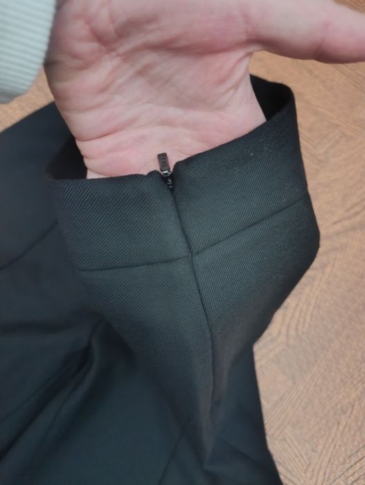 Calça Preta  Pinko , pormenores dos lados, fecho lado tamanho38 italia