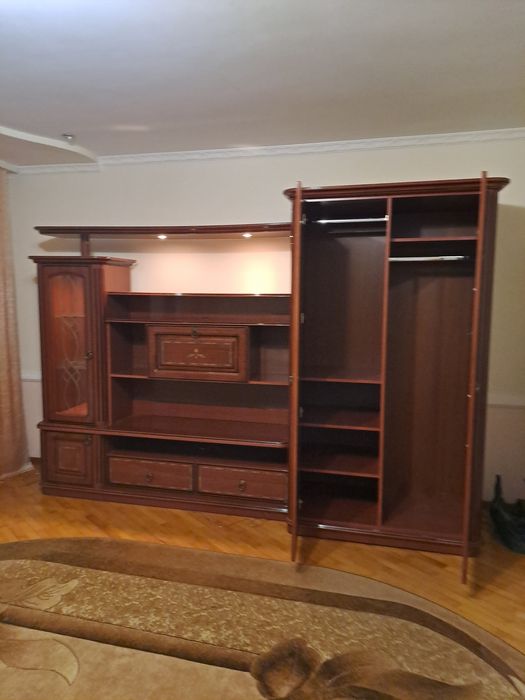 Продам меблі у вітальню.