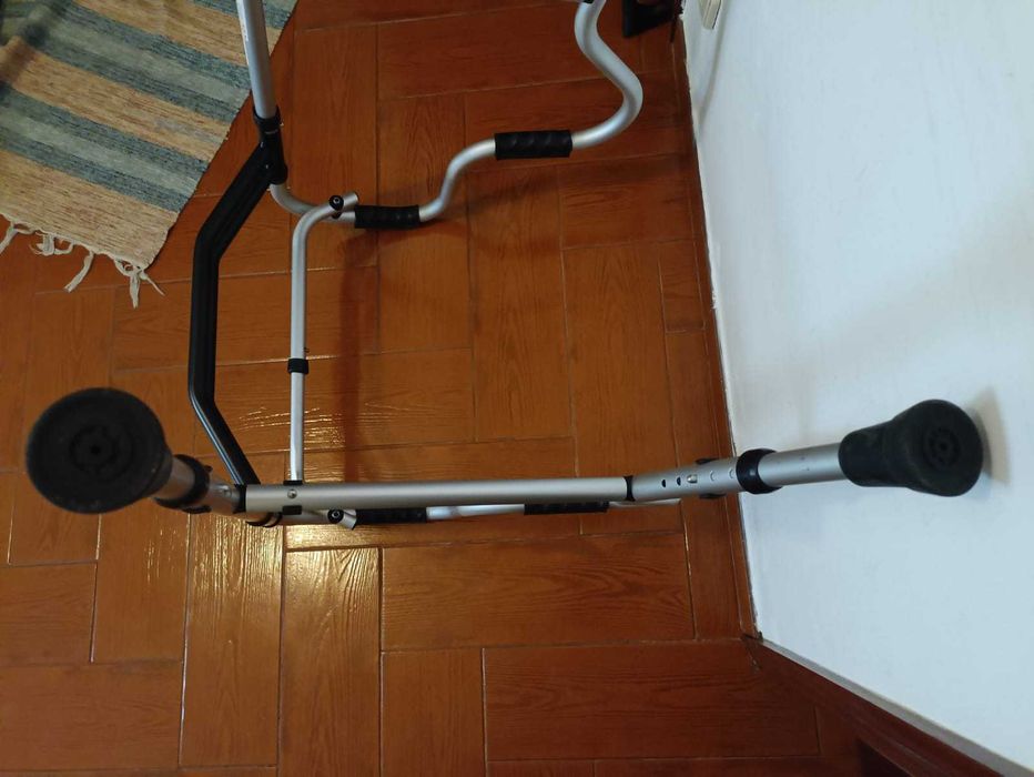 Andarilho Articulado de 2 Níveis - Dobrável, Regulável, Estável