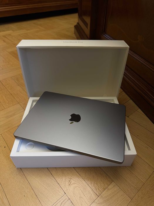 MacBook Pro, 2023, б/у