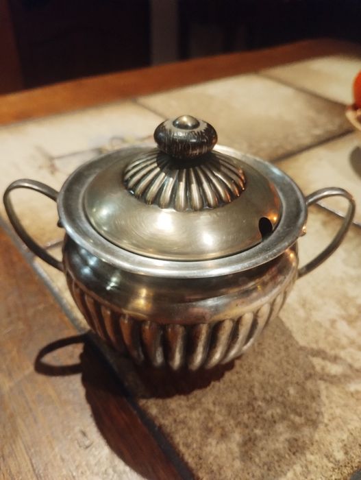 Hefra Resovia lata 60-80 posrebrzana cukiernica