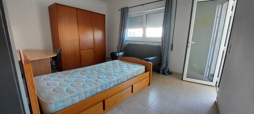 Vendo casa térrea com espaço exterior
