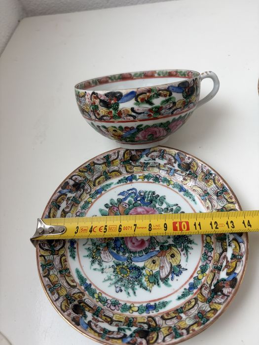 Chávena e pires em porcelana vidrada chinesa, cerca de 1930.