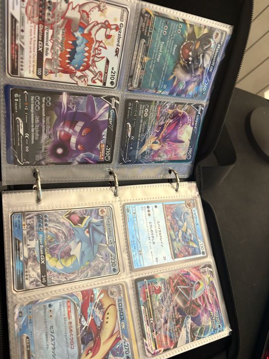 Cartas pokemon(charizard. Mew e outras)