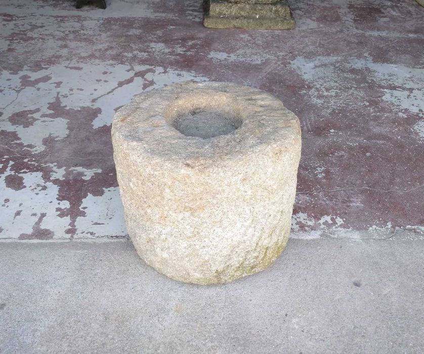 Antiga pedra em granito