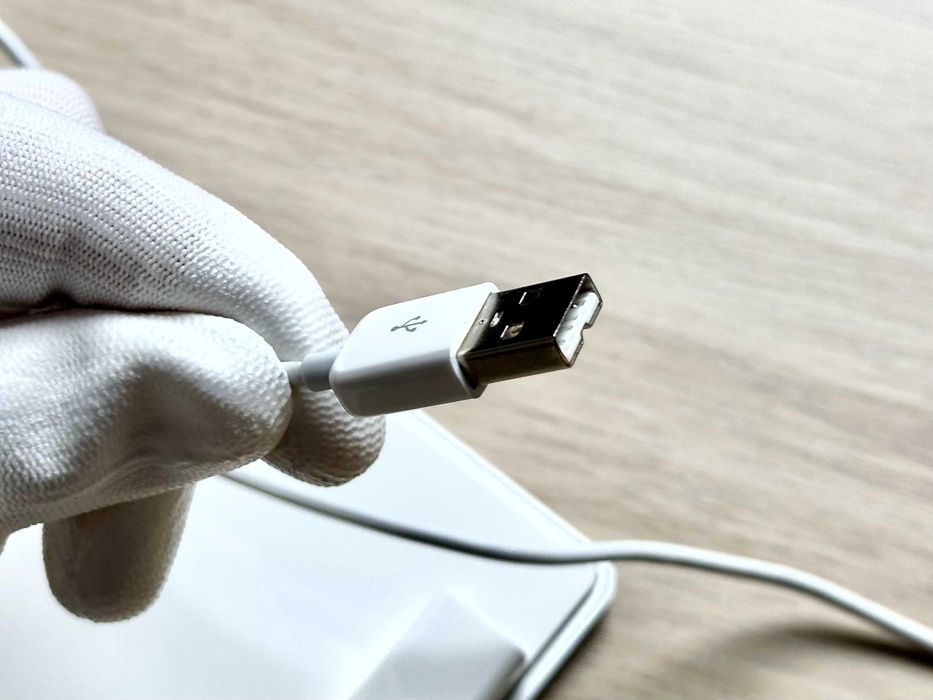 Apple Magic Keyboard A1243 USB – QWERTY – W pełni sprawna