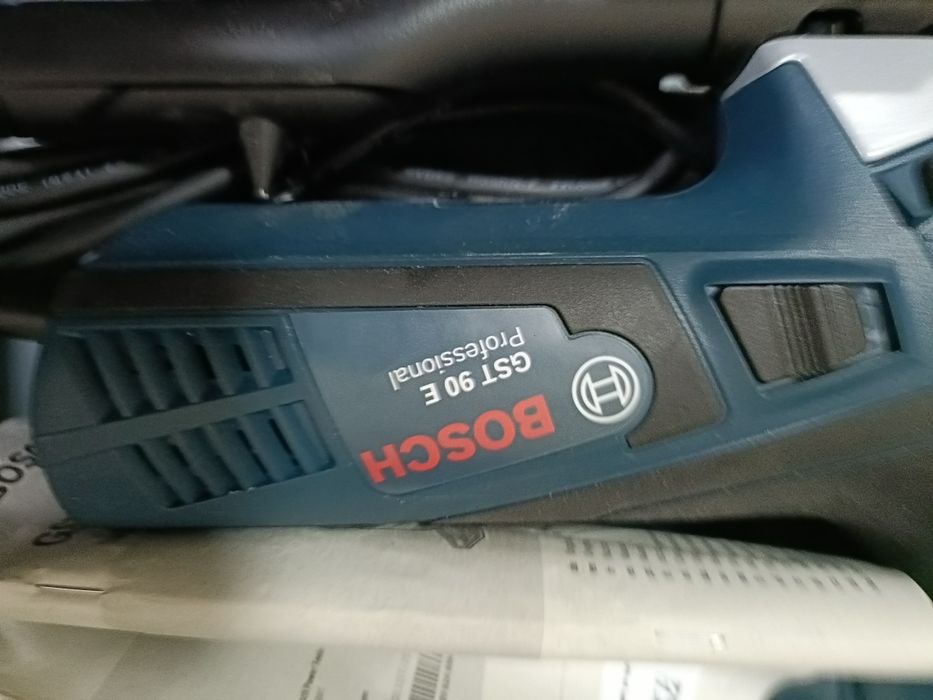 Електролобзик Bosch GST 90 E.