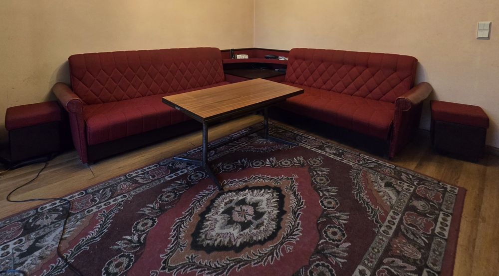 Kanapy czerwone w dobrym stanie