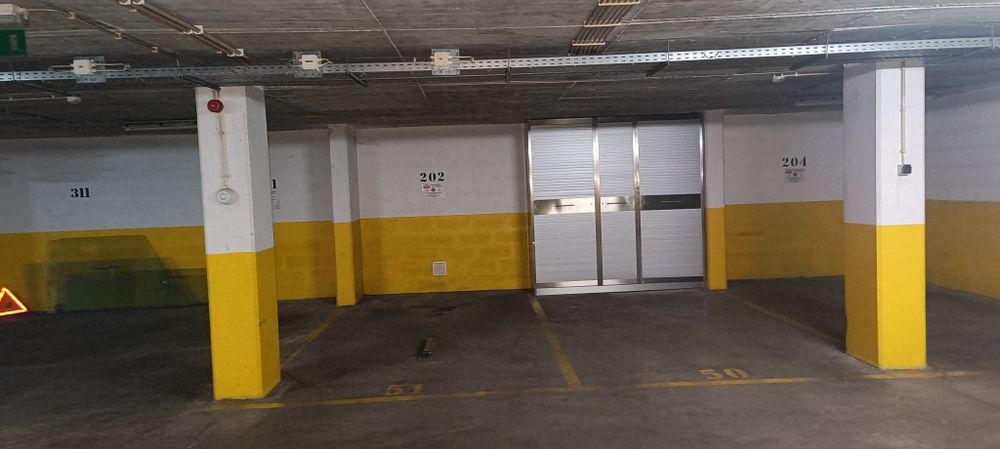Excelente Lugar de Garagem