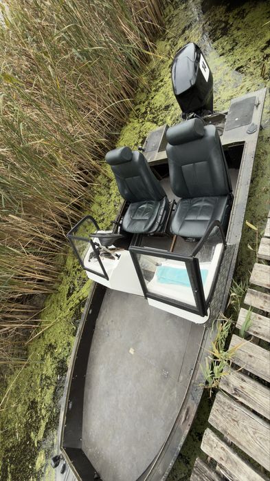 Лодка Днепр, мотор Меркури 60 Efi, лафет