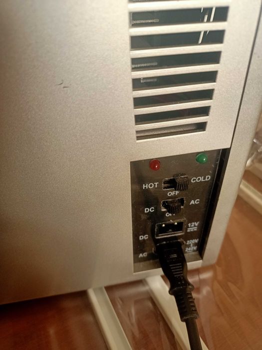 Холодильник малий для косметики