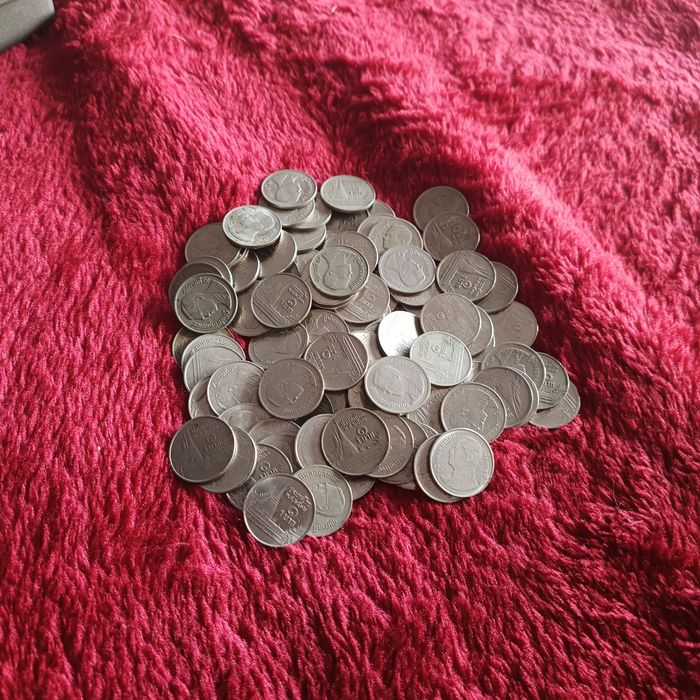 Lote de 100 moedas de 1 baht (Tailândia)